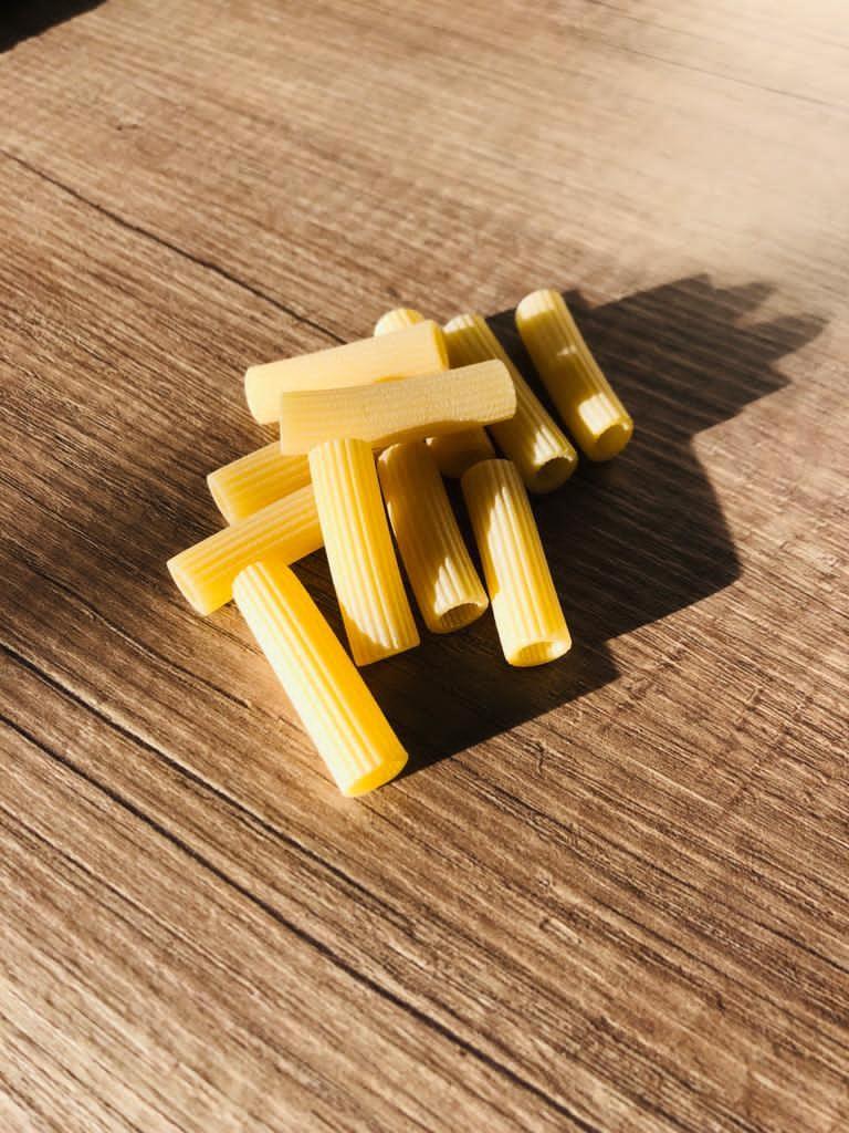 Traditionelle Pasta maccheroni aus Italien