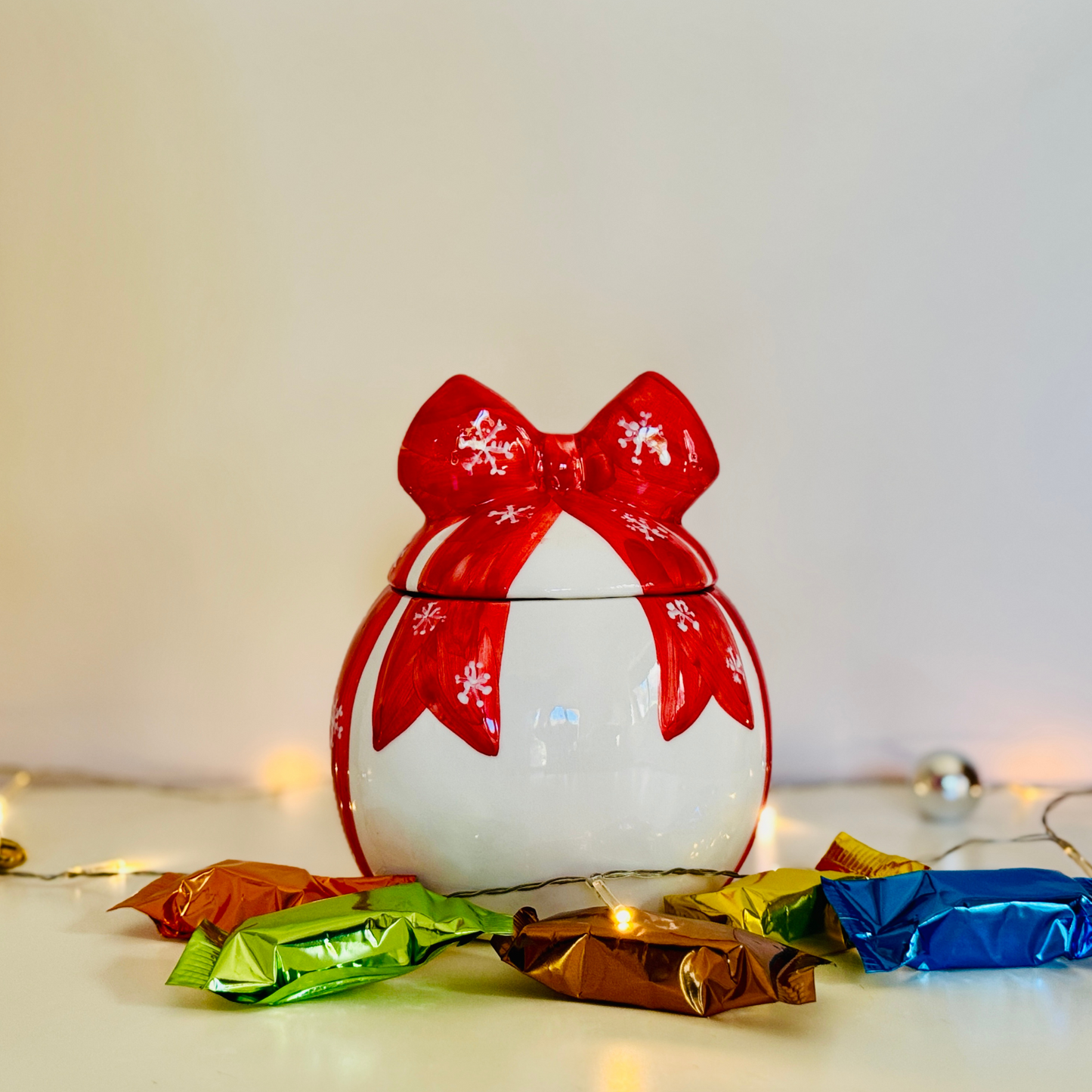 Geschenkset Nougat Mix 180g in handgemachter weihnachtlichen Keramik-Dose