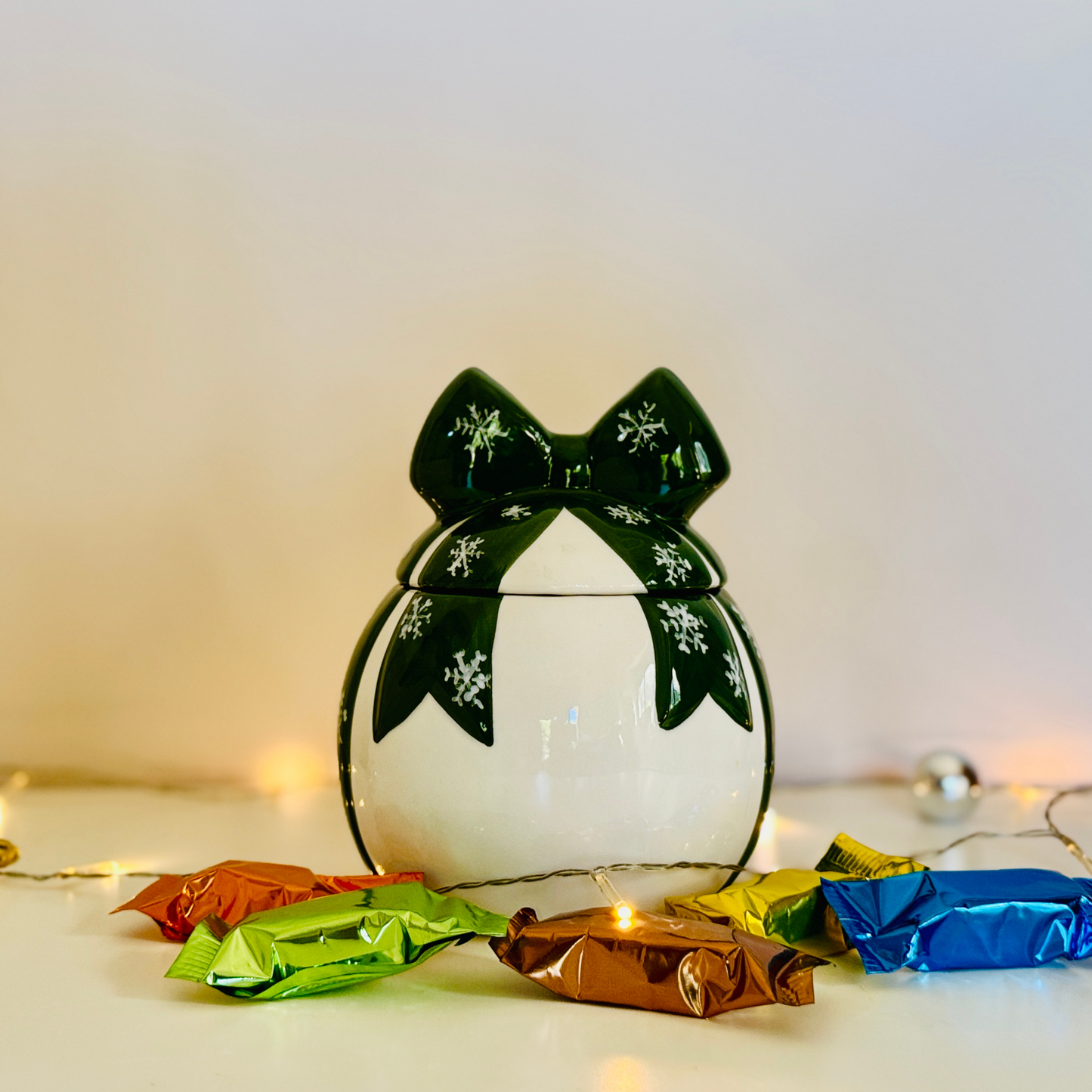 Geschenkset Nougat Mix 180g in handgemachter weihnachtlichen Keramik-Dose