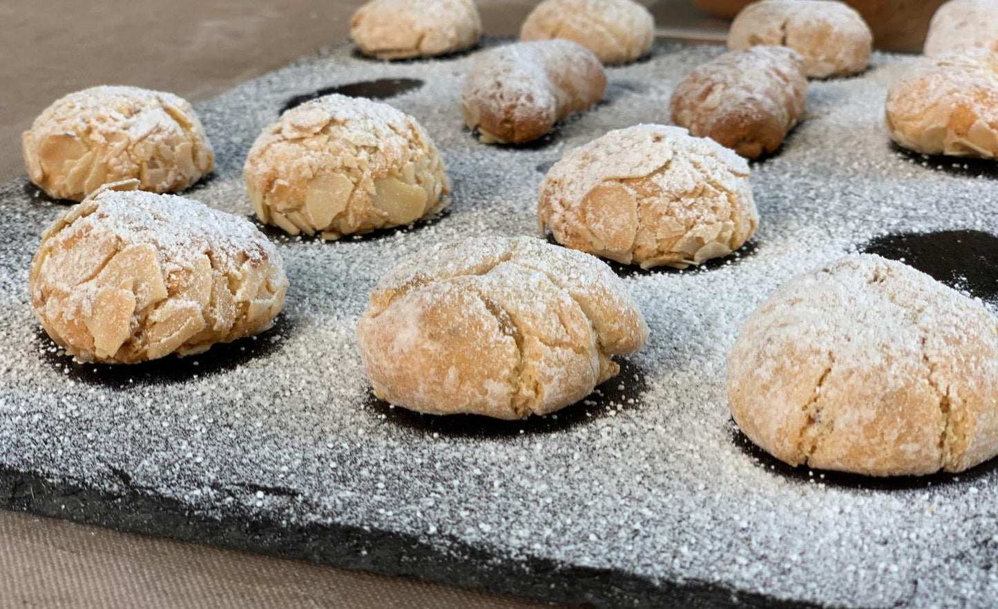Handgemachtes Mandelgebäck Amarenakirsche aus Italien