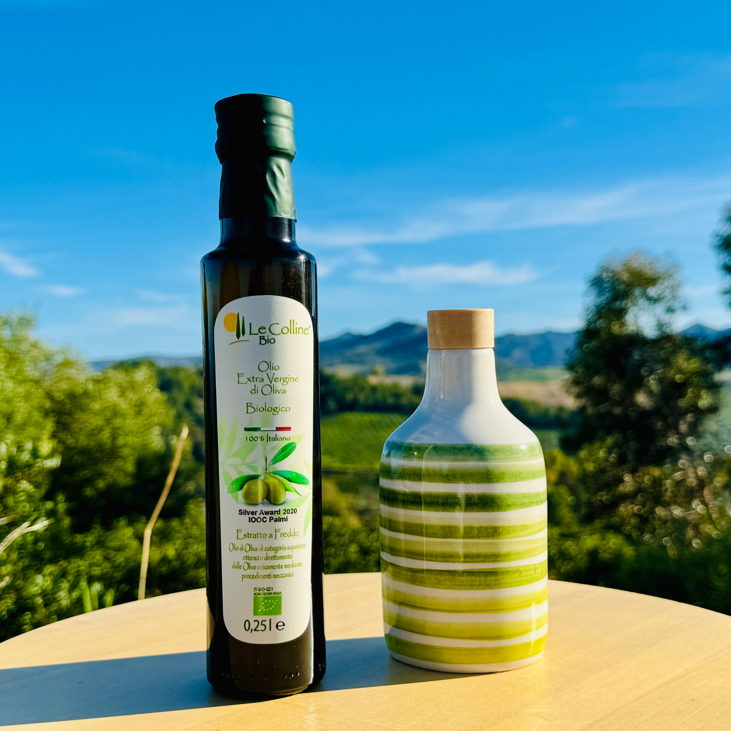 Set Olio di Oliva biologico & Oliera di ceramica con linee verdi fatta a mano in Italia