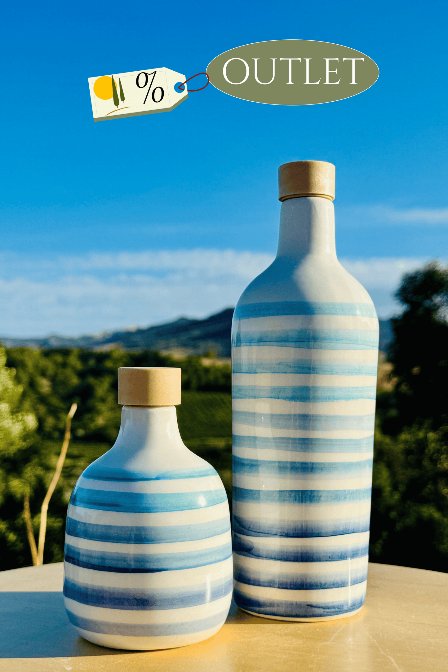 Distributore di olio in bottiglia di ceramica con linee blu per olio d'oliva fatto a mano in Italia