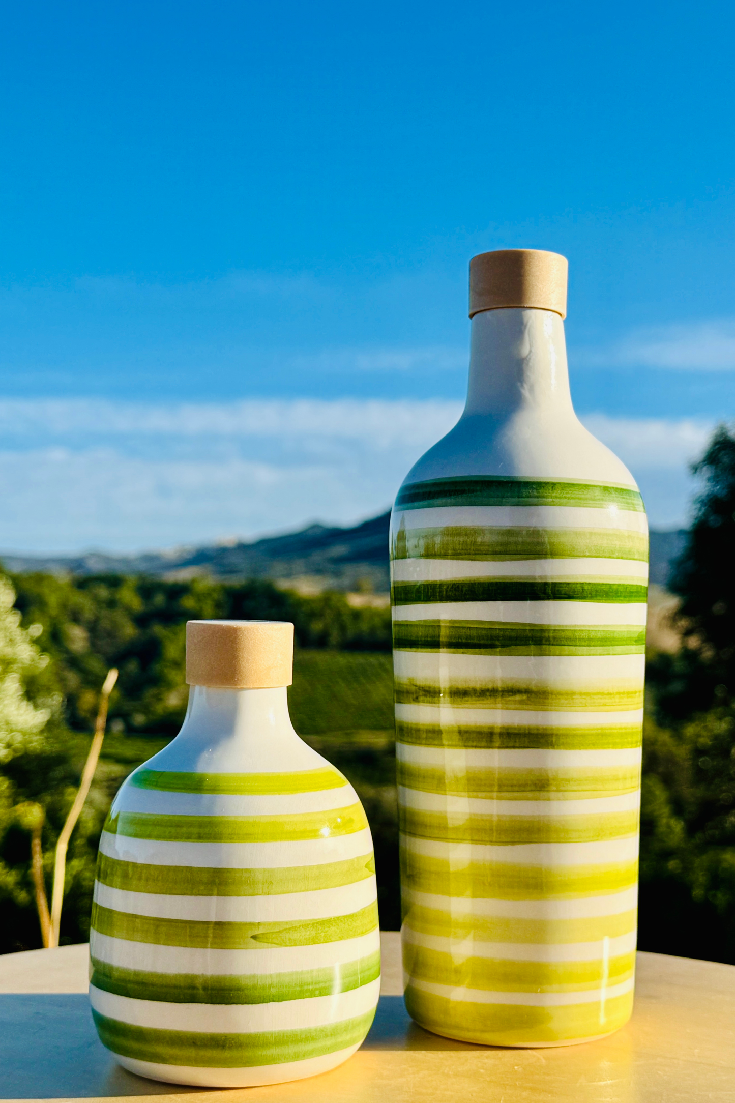 Le Colline – "Linee Verdi Elegante" Keramik Ölflasche mit Ausgießer | Handbemalter Ölspender Italienisches Design | Grüne Linien