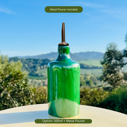 Bottiglia olio in ceramica "Unica" verde per olio d'oliva e aceto fatta a mano in Italia