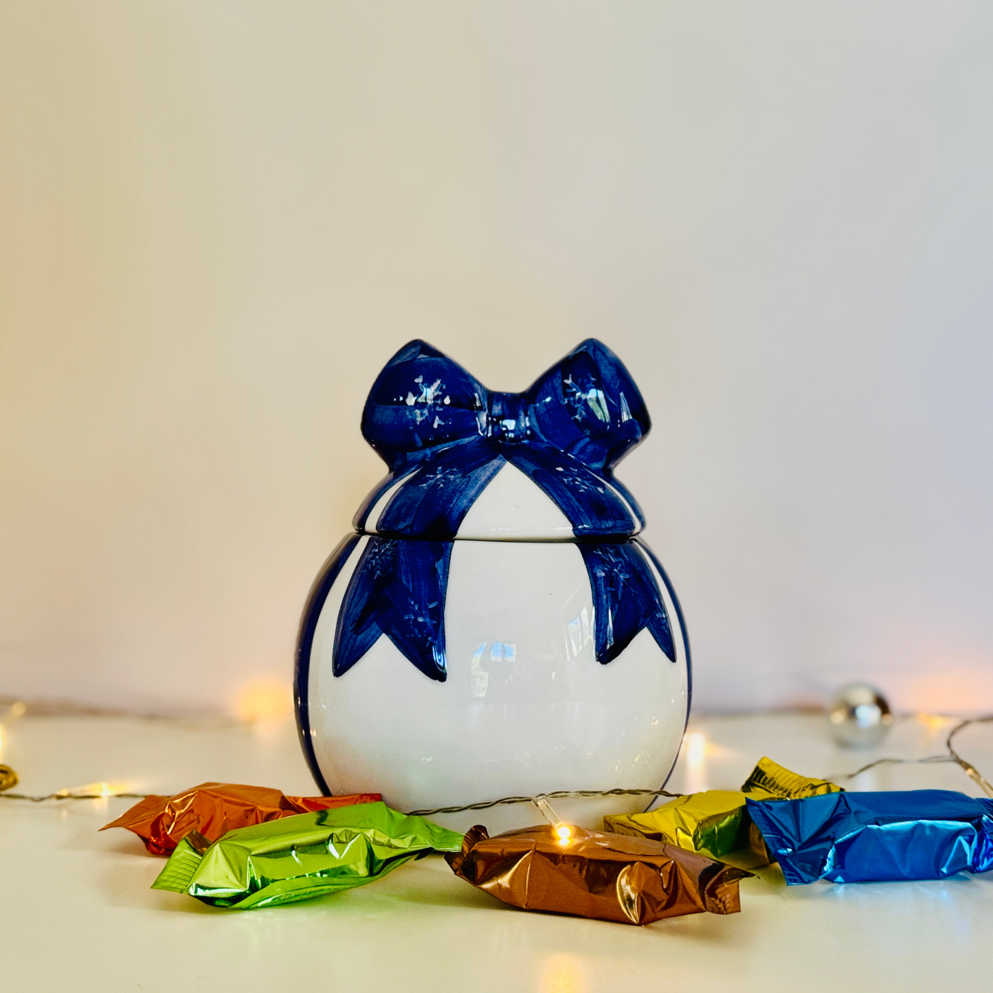 Geschenkset Nougat Mix 180g in handgemachter weihnachtlichen Keramik-Dose