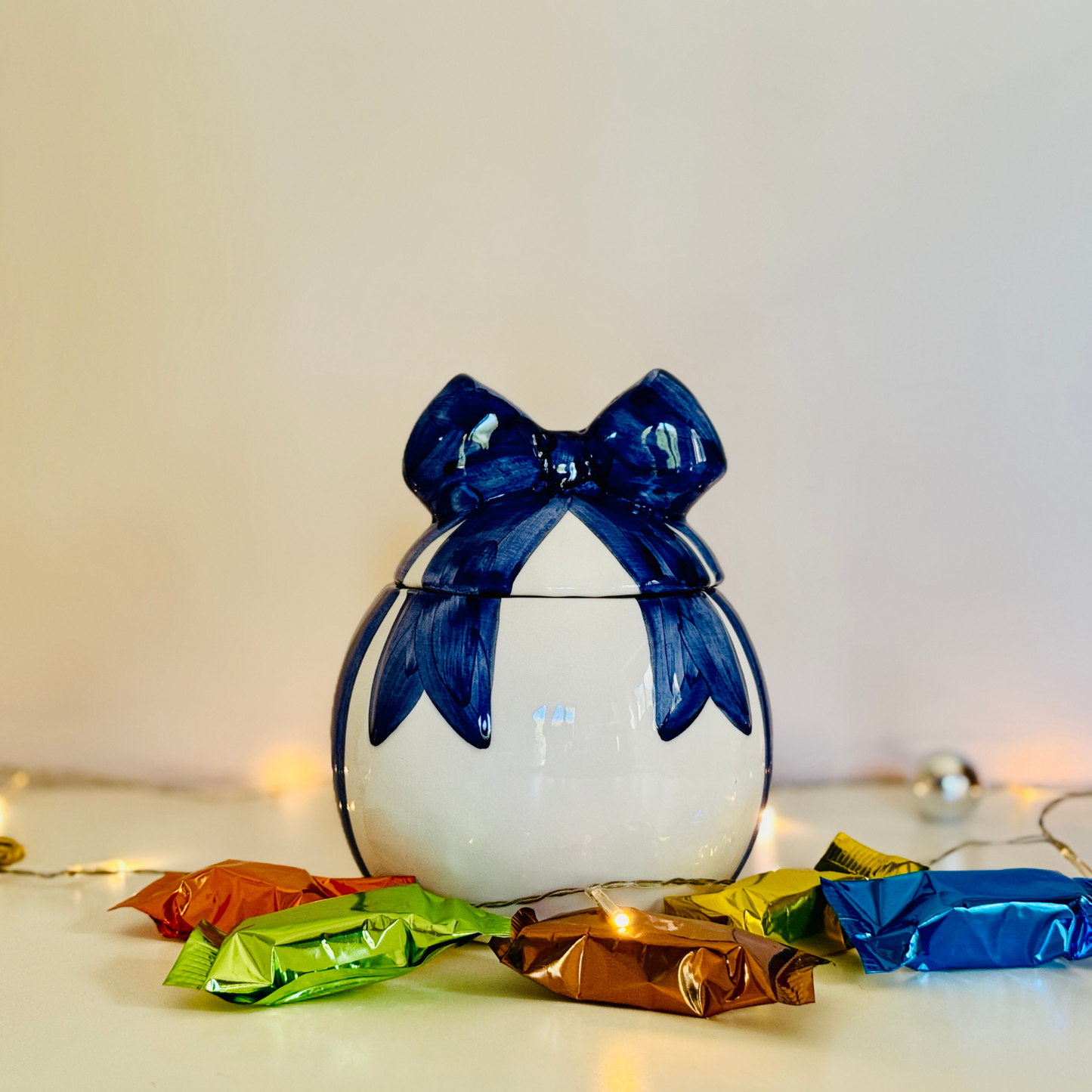 Geschenkset Nougat Mix 180g in handgemachter weihnachtlichen Keramik-Dose