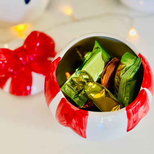Geschenkset Nougat Mix 180g in handgemachter weihnachtlichen Keramik-Dose
