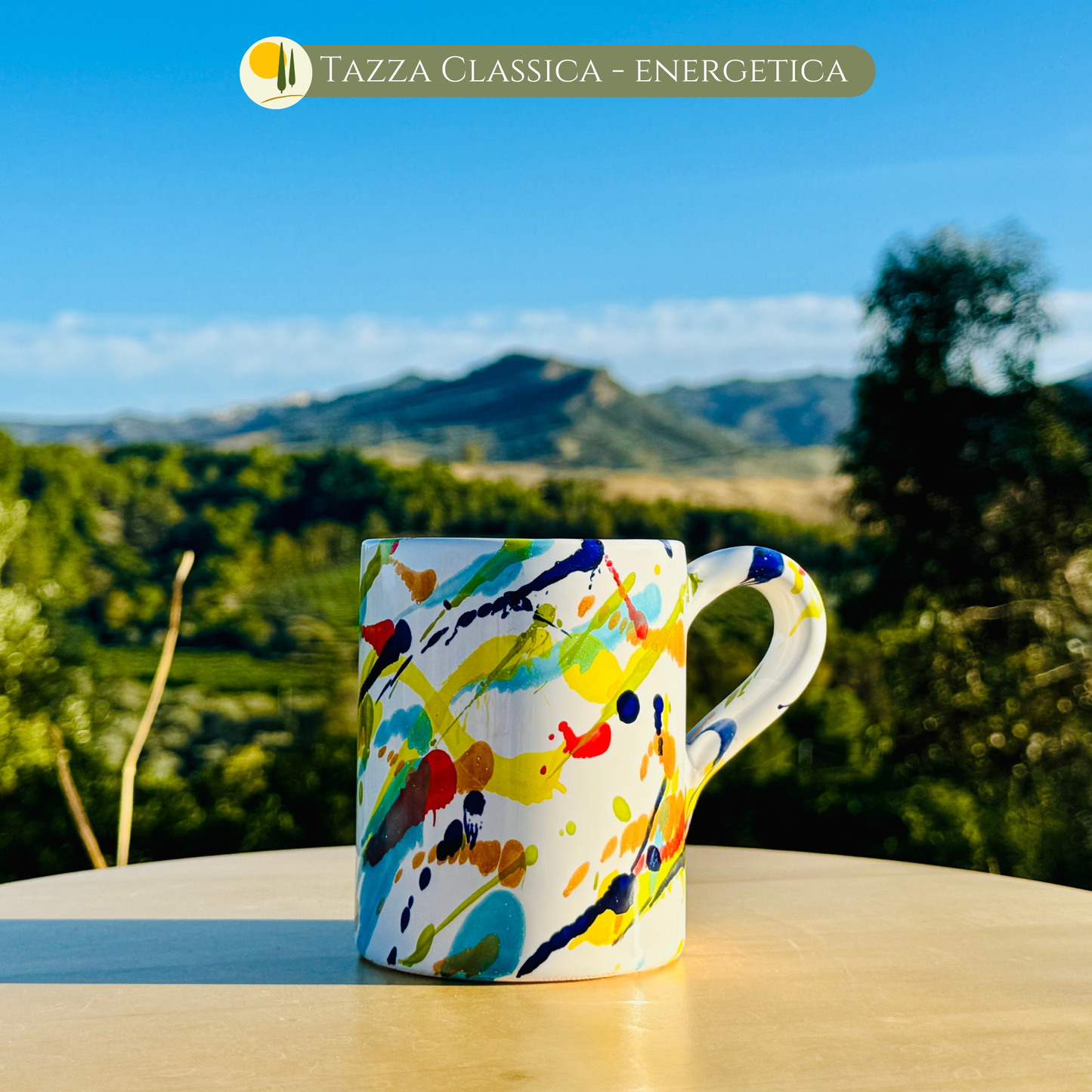 Handbemalte Keramik klassische Tasse "Energetica" mit bunten Farbspritzern, von Le Colline. Ideal für einen fröhlichen Start in den Tag und italienisches Design.