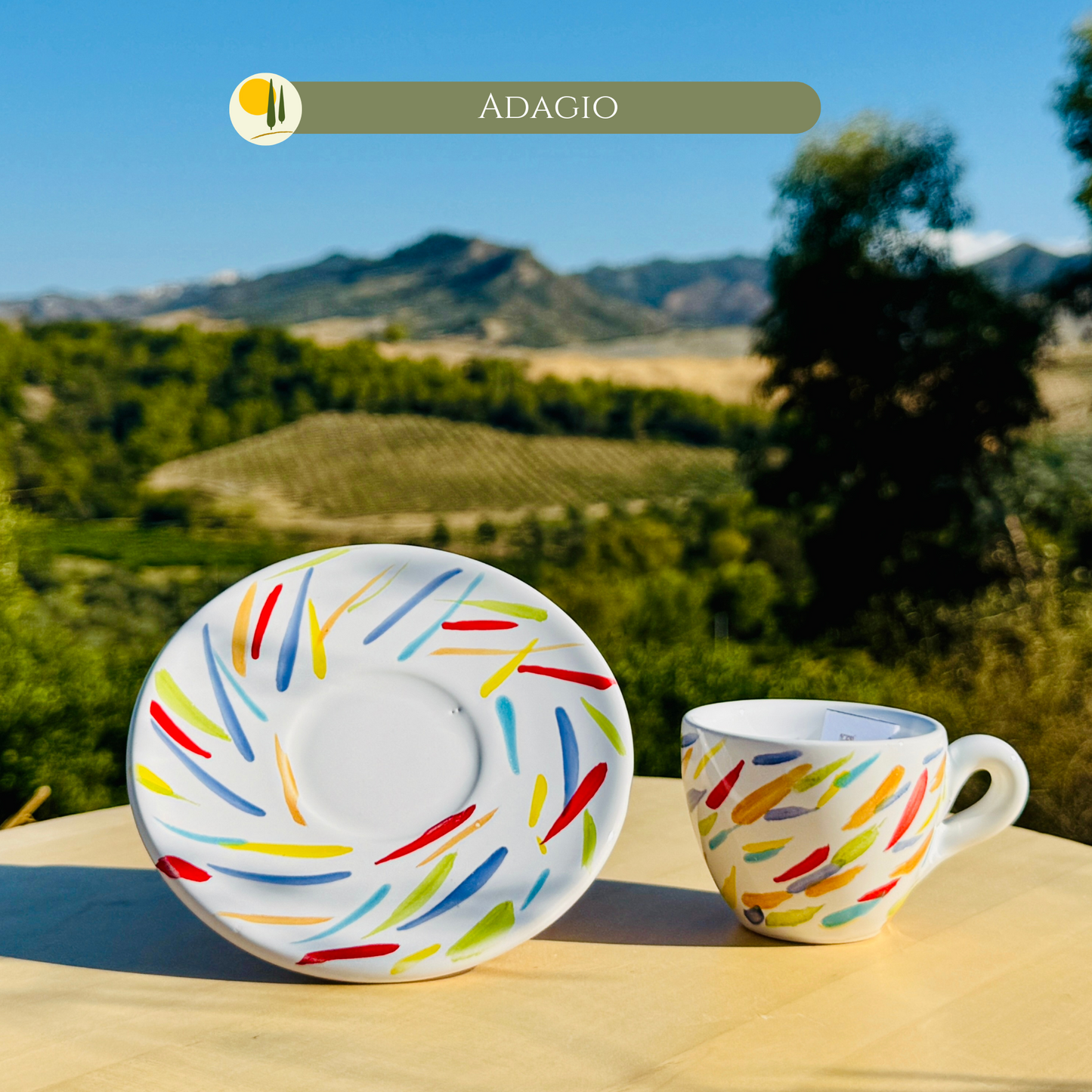 Handgemalte italienische Espressotasse aus Keramik mit Untertasse, dekoriert mit bunten Pinselstrichen in Rot, Gelb, Blau und Grün. Mediterranes Design, das Lebensfreude und Farbe in jeden Kaffeegenuss bringt. Einzigartige Handwerkskunst, jede Tasse individuell bemalt. Ideal für Espresso, Cappuccino oder als stilvolles Geschenk. Bringt italienisches Flair, Authentizität und mediterranen Charme in die Küche und an den Tisch.