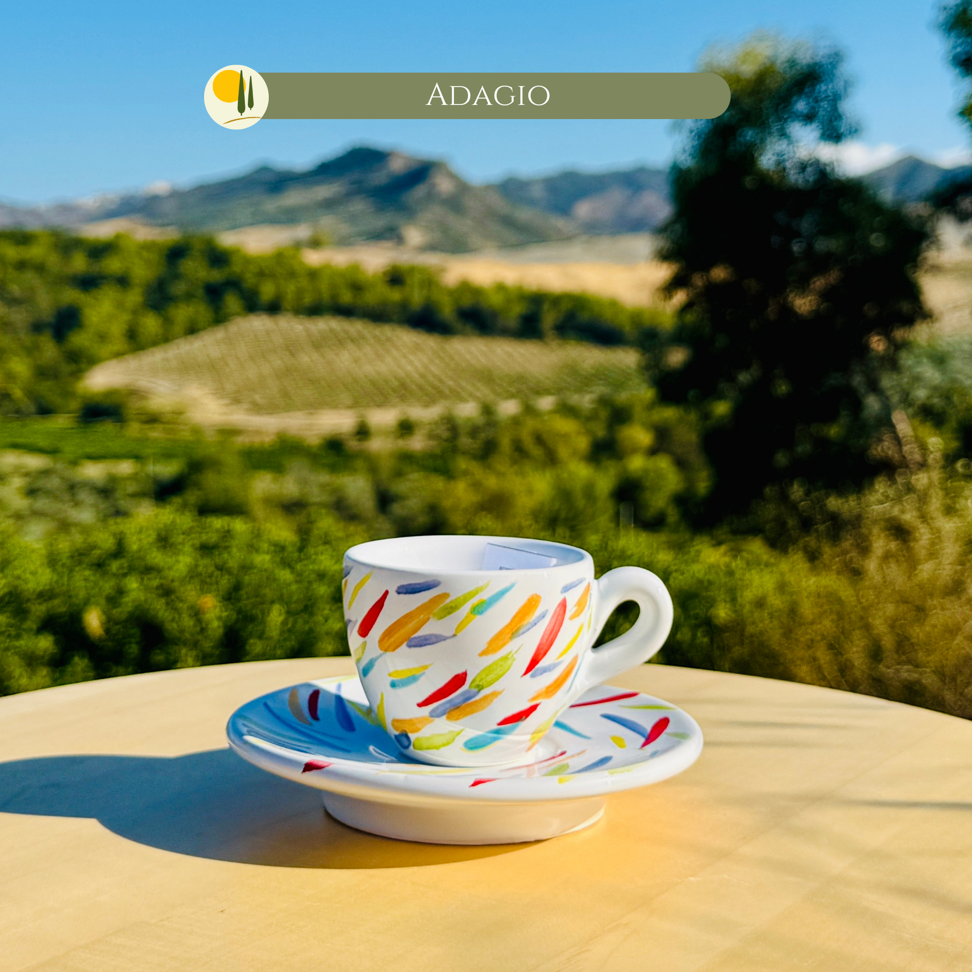 Handgemalte italienische Espressotasse aus Keramik mit Untertasse, dekoriert mit bunten Pinselstrichen in Rot, Gelb, Blau und Grün. Mediterranes Design, das Lebensfreude und Farbe in jeden Kaffeegenuss bringt. Einzigartige Handwerkskunst, jede Tasse individuell bemalt. Ideal für Espresso, Cappuccino oder als stilvolles Geschenk. Bringt italienisches Flair, Authentizität und mediterranen Charme in die Küche und an den Tisch.