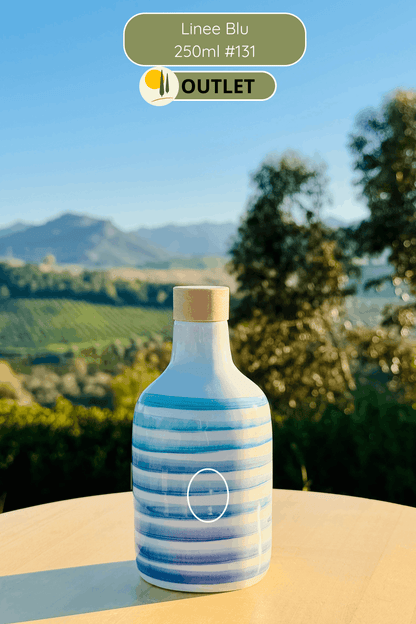 OUTLET - B-WARE Keramikflasche Ölspender mit blauen Linien für Olivenöl handgemacht in Italien